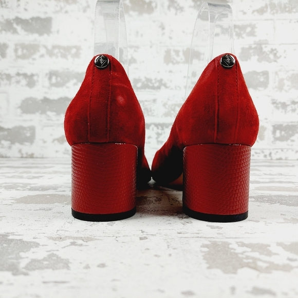 New Donald J Pliner Suzette Red Suede Pointed Toe Pump M424 - Picture 6 of 14
